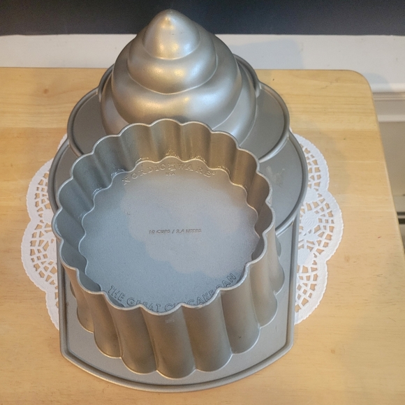Nordicware The Great Cupcake Pan Birthday Cupcake - Picture 4 of 5